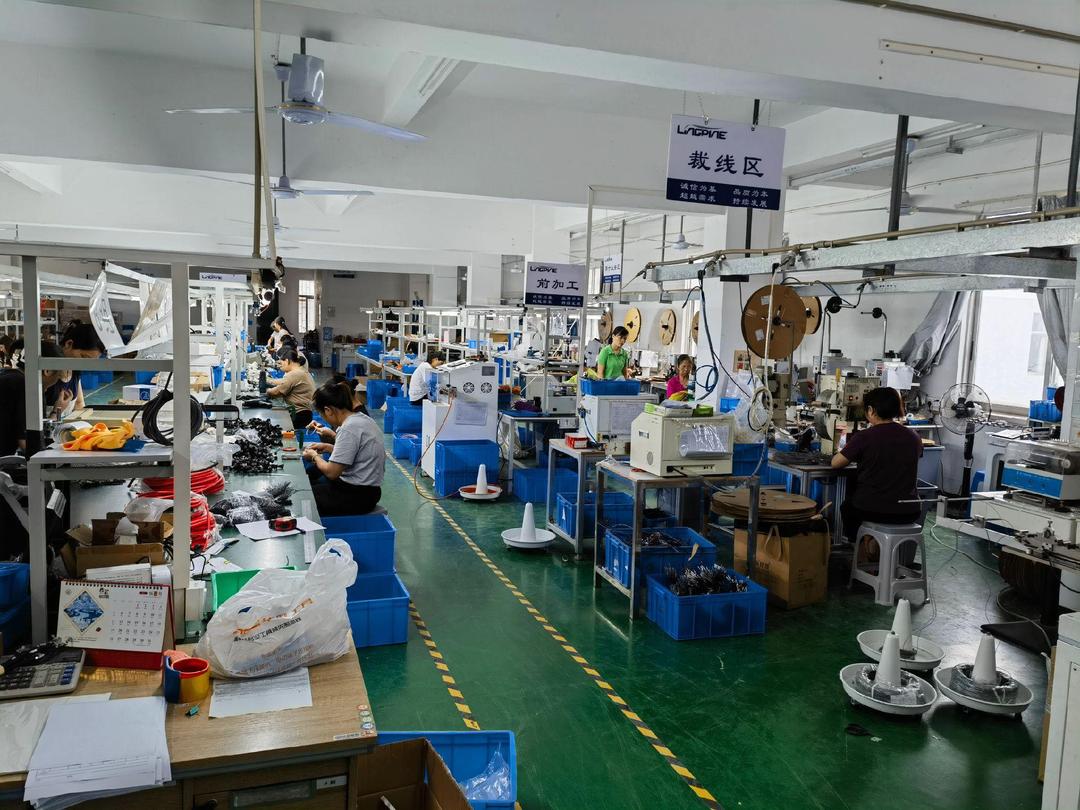 實拍展示新能源汽車線束源頭工廠 公司推出全新產(chǎn)品,實拍展示新能源